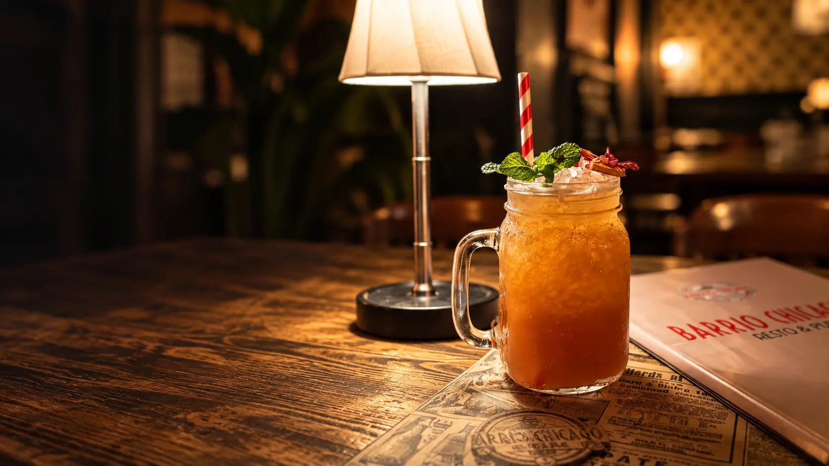 Cocktail servi dans l’ambiance chaleureuse du Barrio Chicago